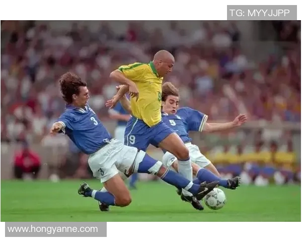 从草根到巨星足球明星背后的奋斗与荣耀故事