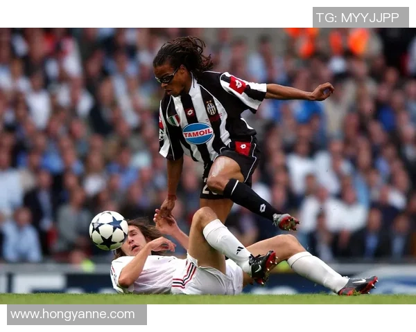 足球明星仿妆照片合集展现不同风格与魅力的完美变身 足球明星仿妆照片合集展现不同风格与魅力的完美变身