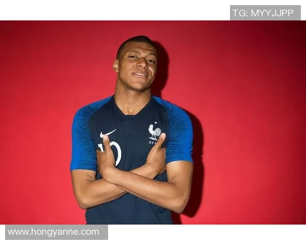 足球明星惊人弹跳瞬间展现超凡运动天赋与力量之美 足球明星惊人弹跳瞬间展现超凡运动天赋与力量之美